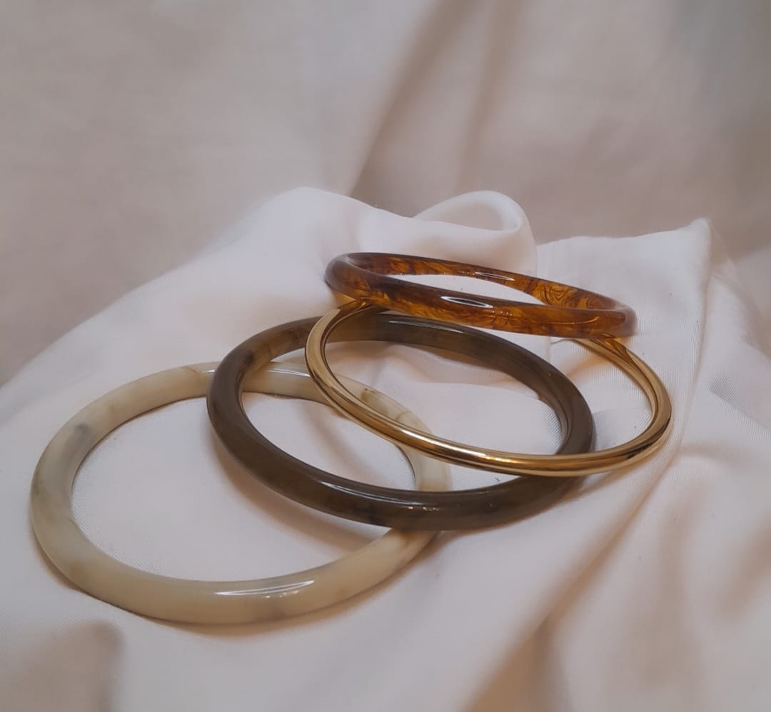 Lot 4 Bracelets Joncs Résine et Acier Doré Assortis