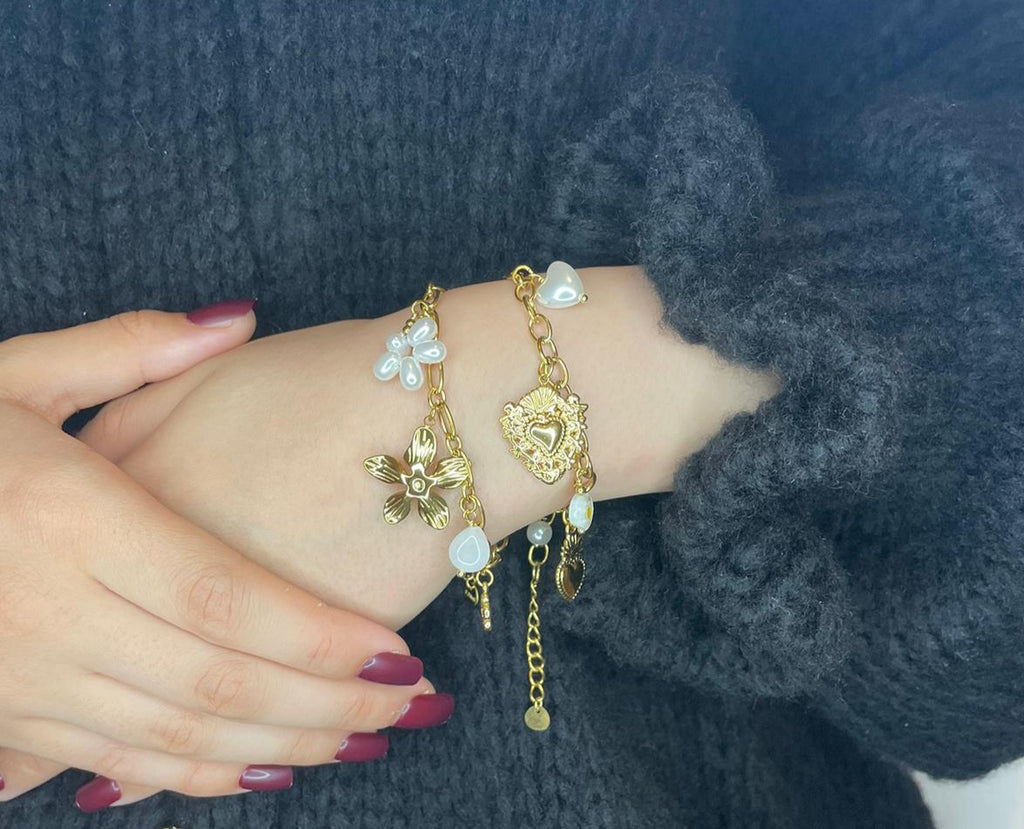 Bracelet Doré à Breloques Cœurs Perles Nacrées- Acier Inoxydable