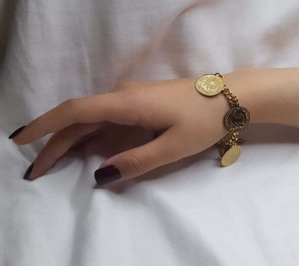 Collier et bracelet dorés à médaillons