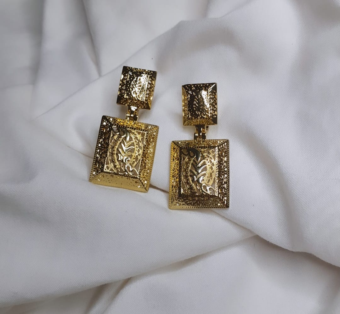 Boucles d'Oreilles Pendantes Dorées Carrées