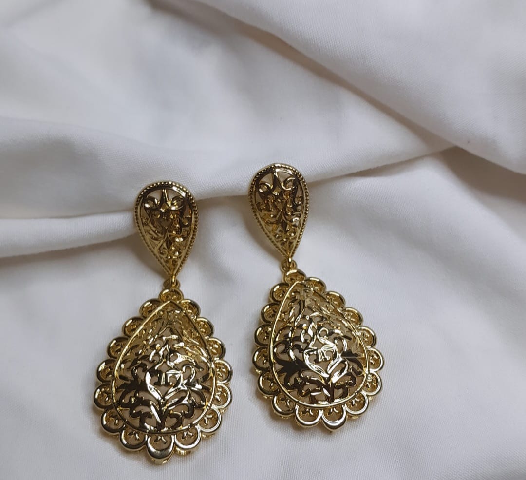 Boucles d'Oreilles Pendantes Dorées Filigrane