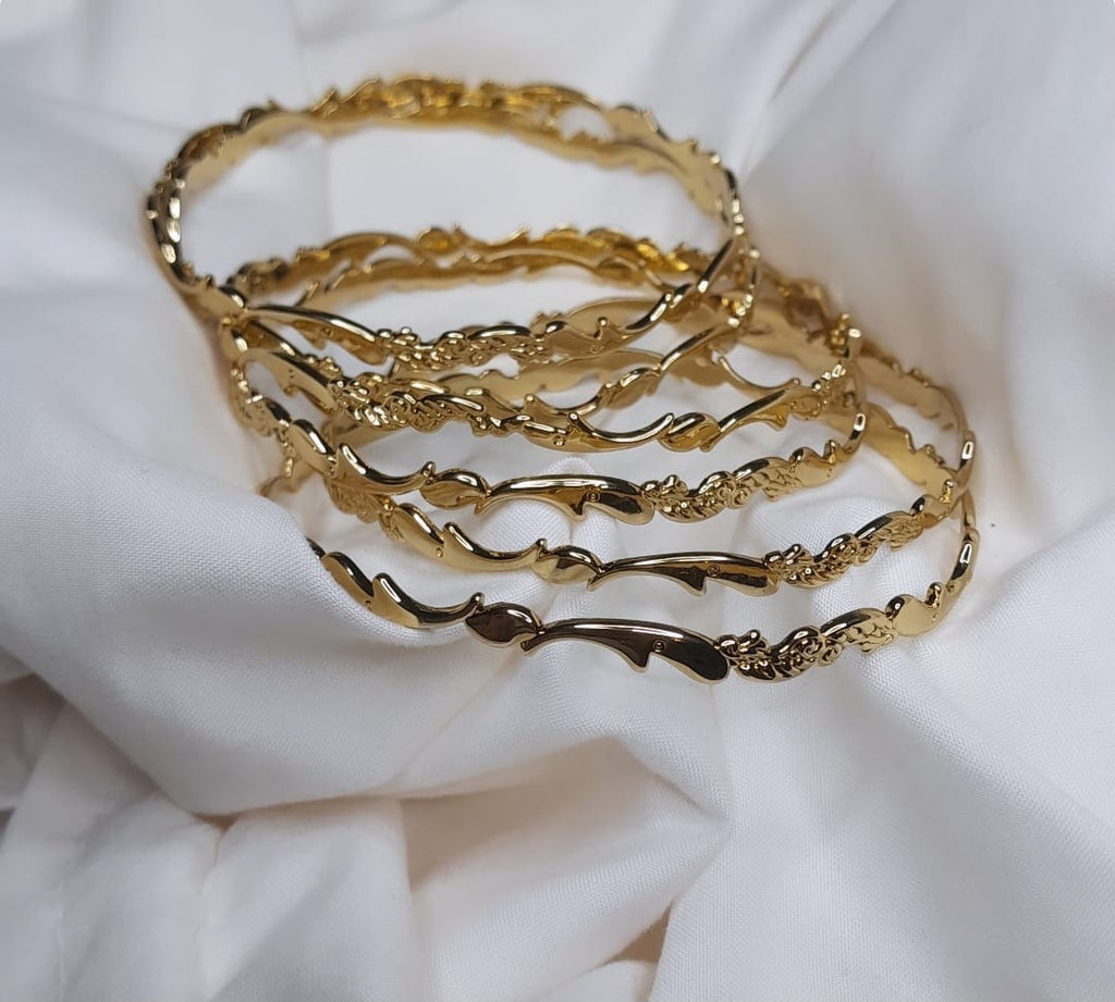 Lot 6 Bracelets Joncs Dorés Assortis