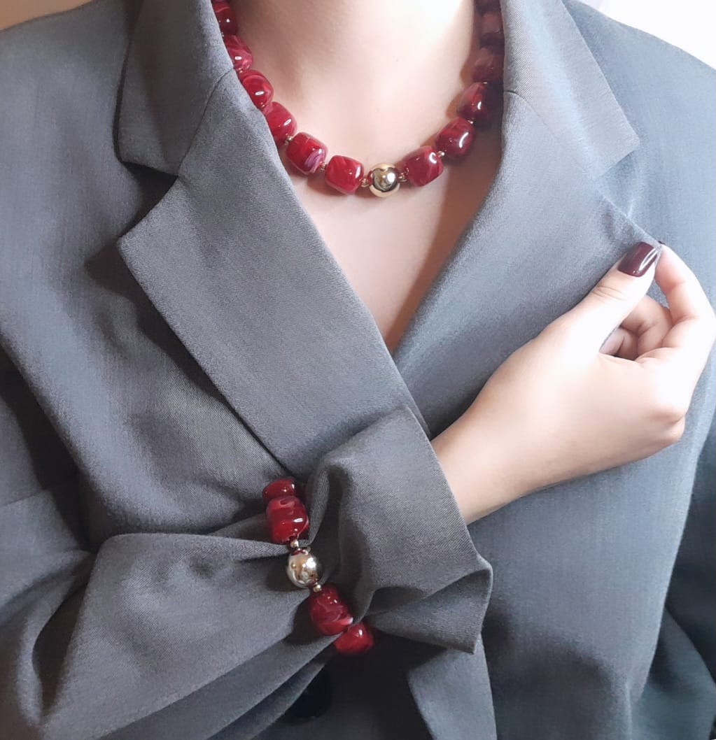 Collier Résine Bordeaux Perles Marbrée