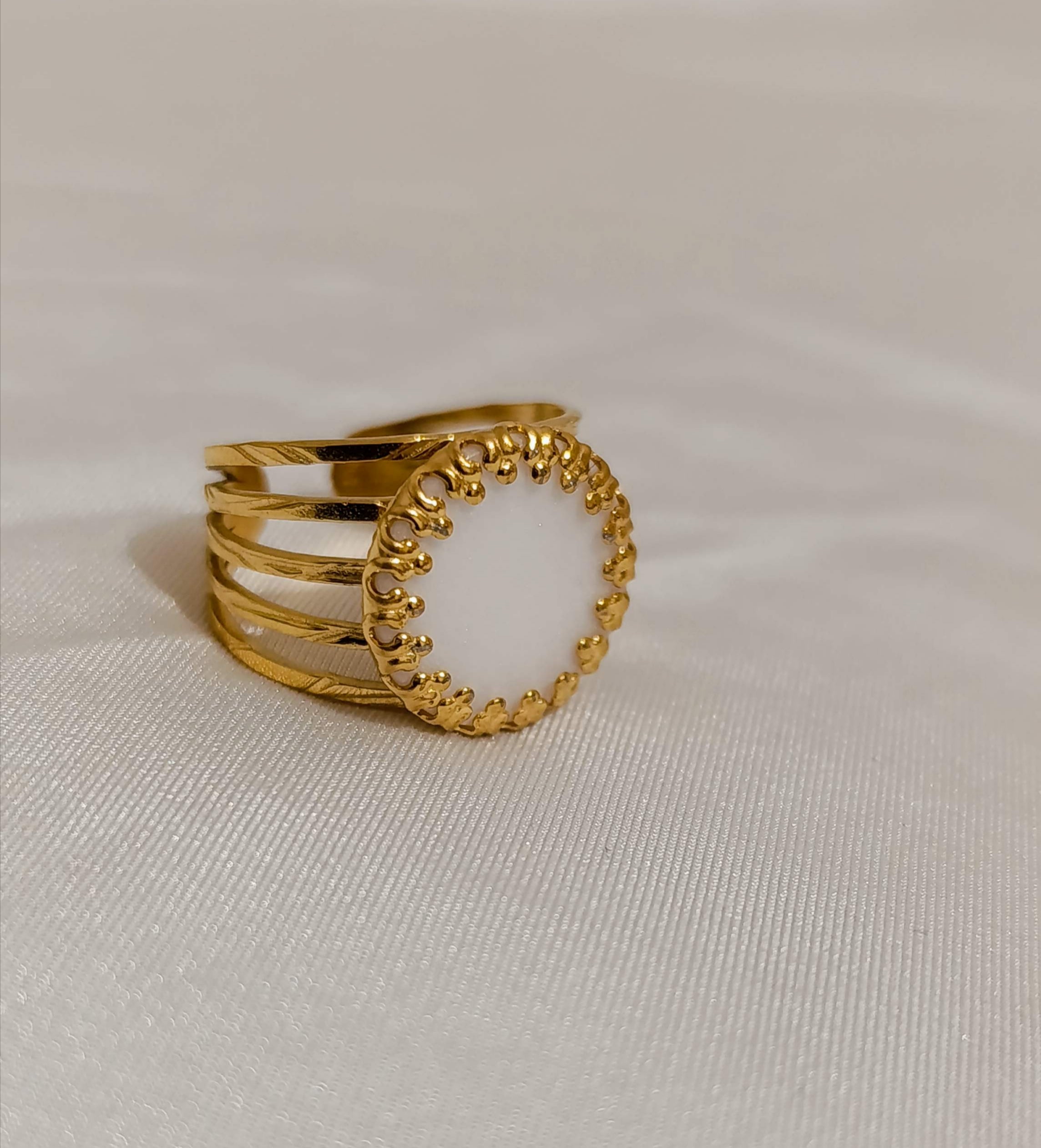 Bague Dorée Ajourée Pierre Blanche Ajustable- Acier Inoxydable