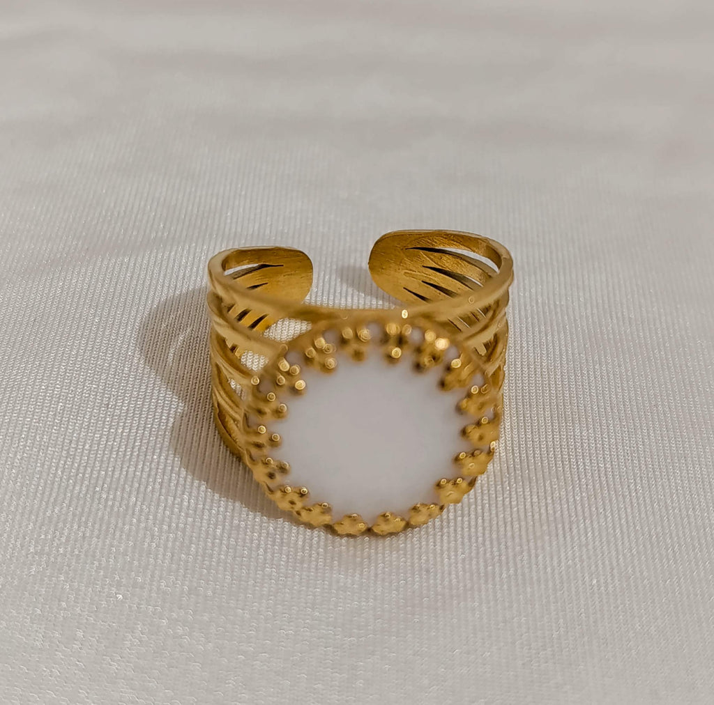Bague Dorée Ajourée Pierre Blanche Ajustable- Acier Inoxydable